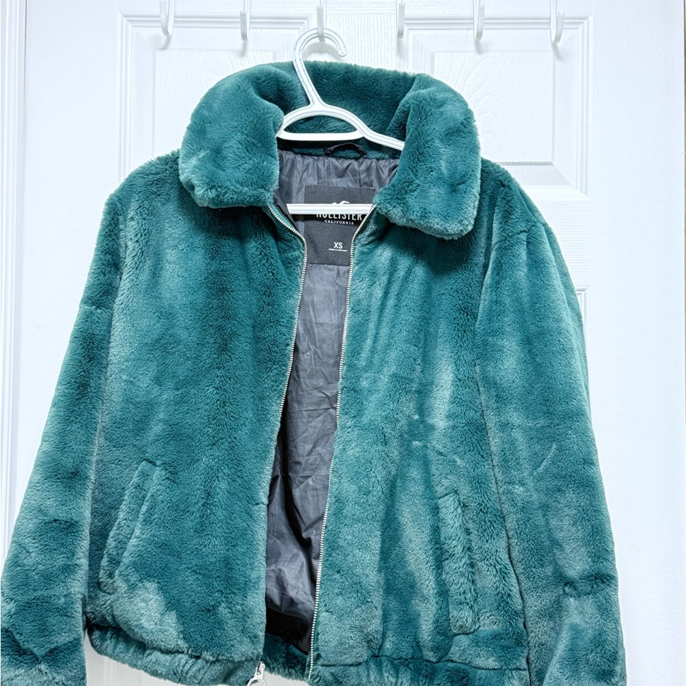 Hollister Teddy Jacket – Size XS – Worn Few Times – $45